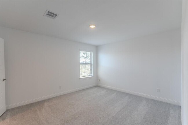 Building Photo - 17116 Coneflower Pl