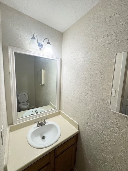 Building Photo - 825 Denmark Dr