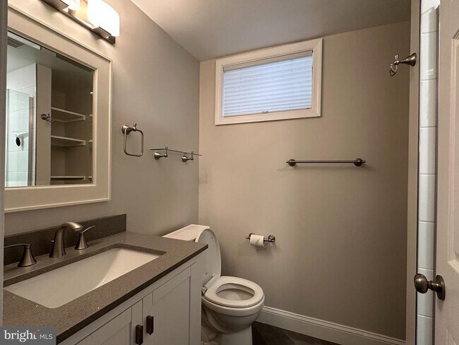 Building Photo - 6731 Crest Pl