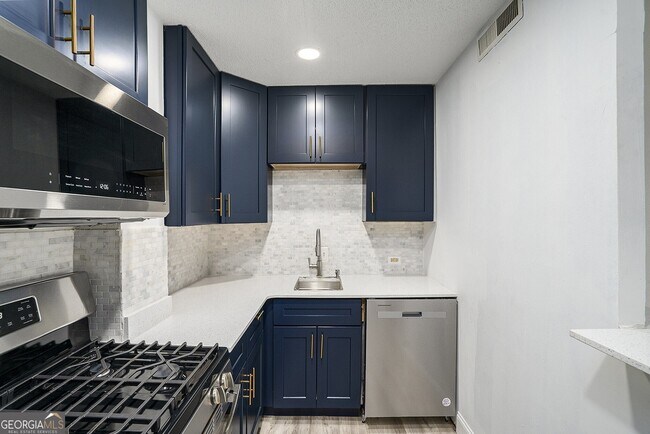 Building Photo - 2285 Peachtree Rd NE