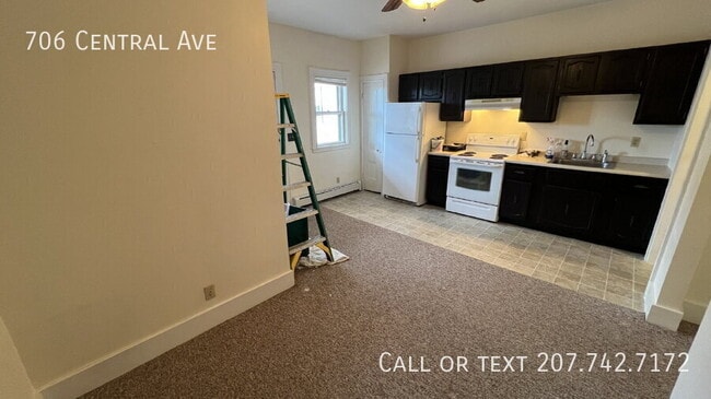 Building Photo - 706 Central Ave