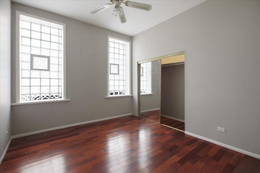 Building Photo - 1611 S Wood St
