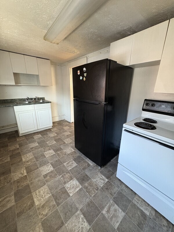 Building Photo - 916 College Ave