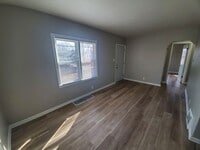 Building Photo - 3 Bedroom, 1 Bathroom with partially fence...