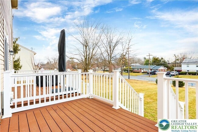 Building Photo - 1674 Best Pl