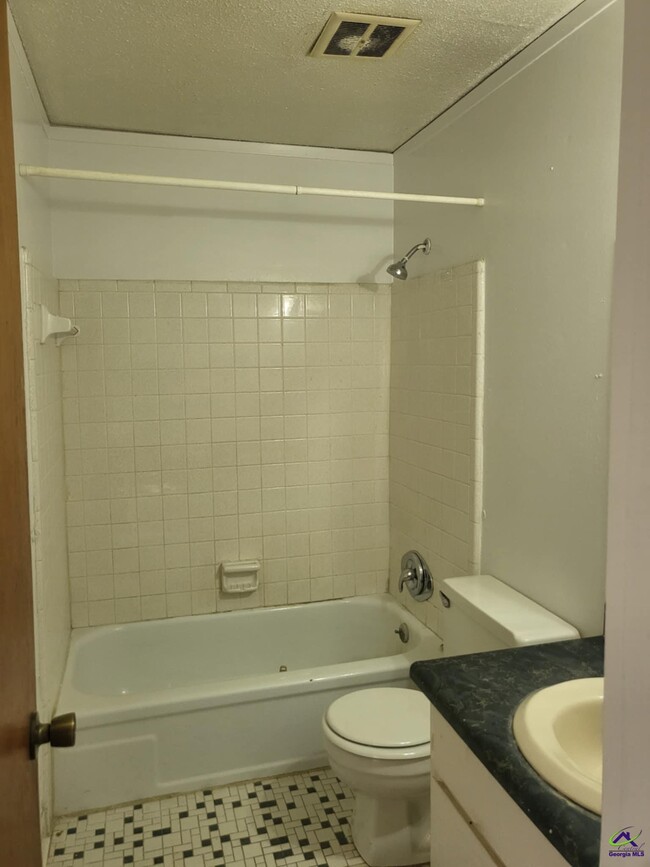 Building Photo - 303 Laverne Dr