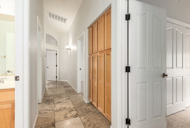 Building Photo - New Listing in Avondale