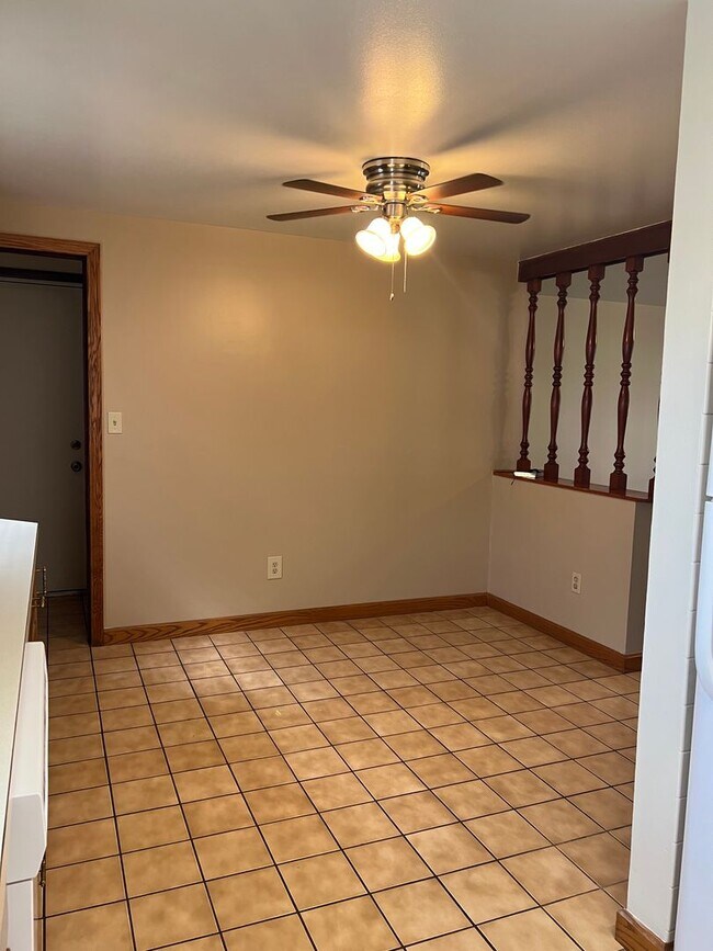 Building Photo - 1046 Leslie Ln