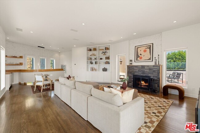 Building Photo - 2700 Glendower Ave