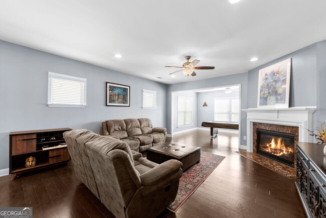 Building Photo - 736 Firefly Ct
