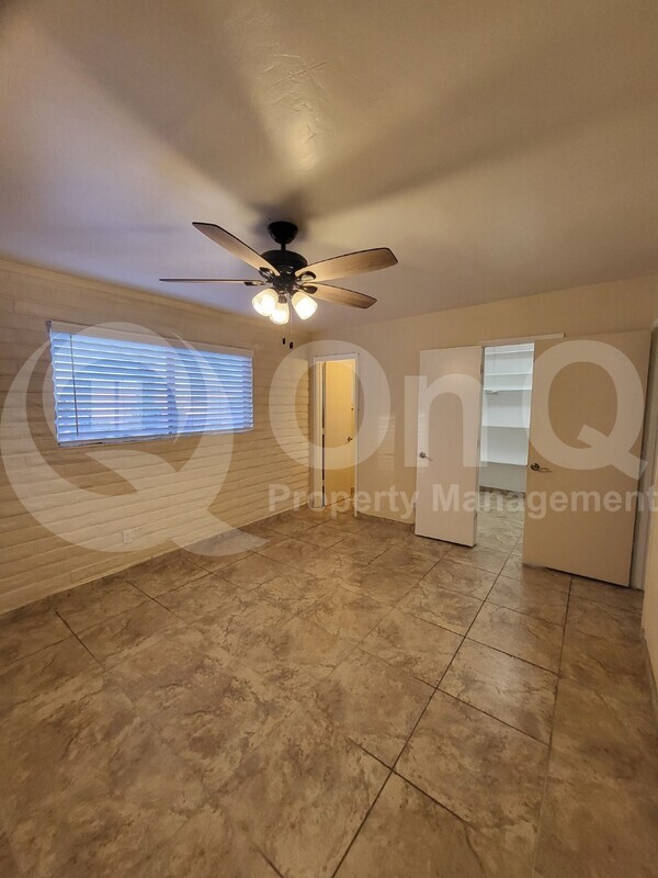 Building Photo - 905 S La Bellota