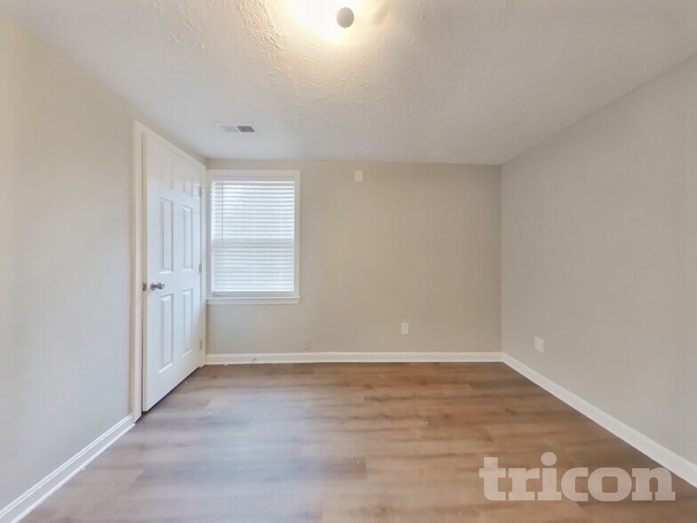 Building Photo - 5150 Wolfe Dr