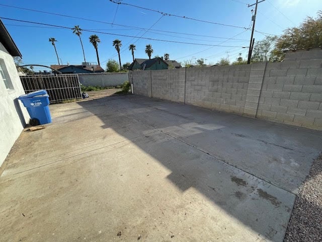 Building Photo - New renovated and move in ready. Roosevelt...