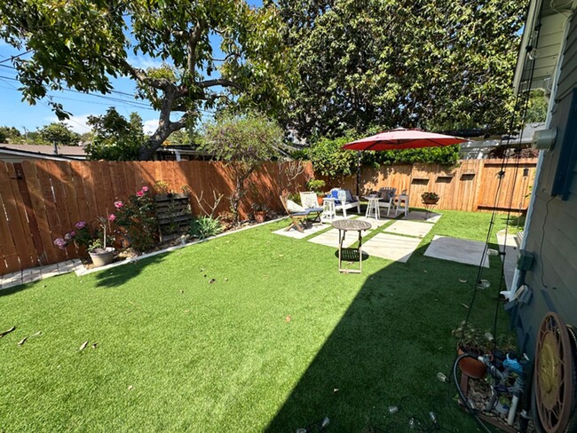 Building Photo - 3 Bdrm/1.5 Bath Craftsman Home in Downtown...