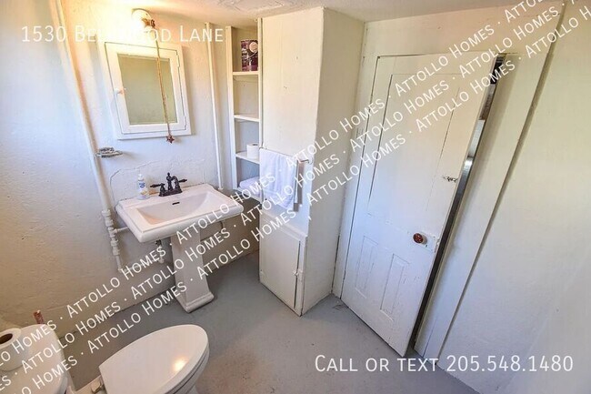 Building Photo - 1530 Bellwood Ln