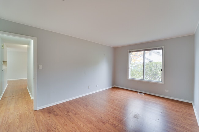 Building Photo - 365 Grissom Ct