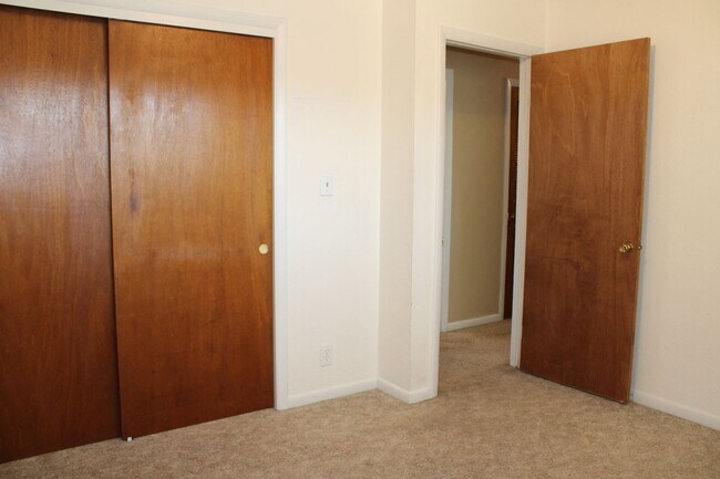 Building Photo - 3006 Butternut Dr