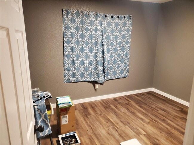 Building Photo - 722 S Oak Hill St