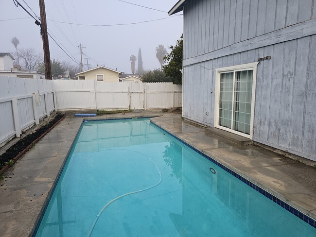 Building Photo - 229 Philippine St