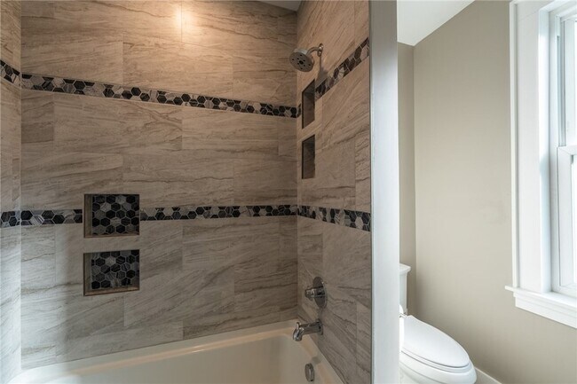 Building Photo - 531 N Euclid Ave