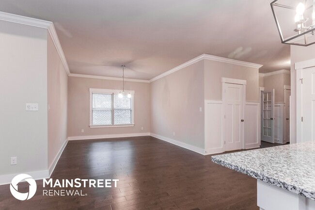 Building Photo - 14668 Greenleaf Dr