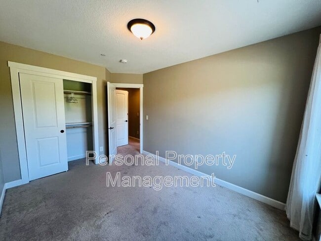 Building Photo - 4307 NW Sage Loop