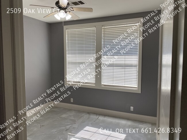Building Photo - 2509 Oak View Ct