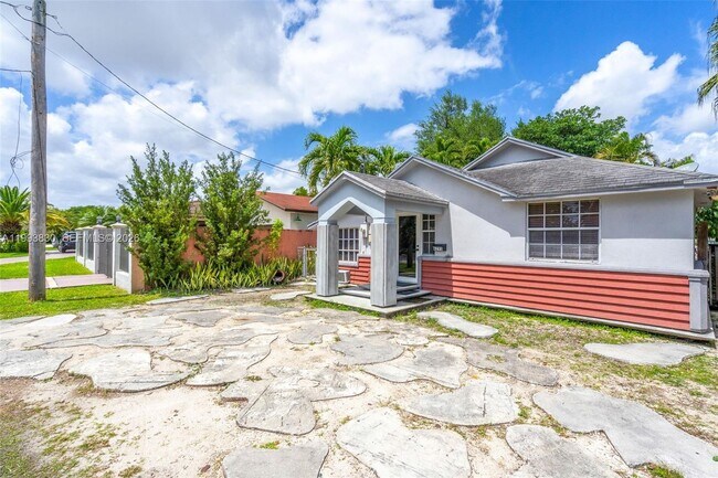 Building Photo - 6295 SW 29th St