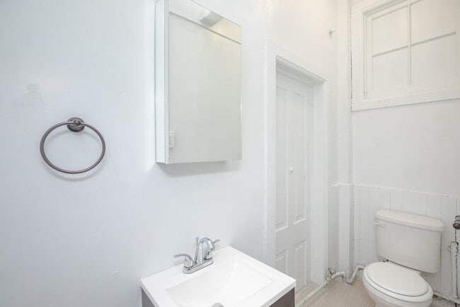Building Photo - 262 W 26th St