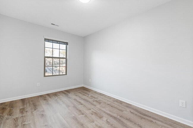 Building Photo - Brightleaf at the Park Townhome!