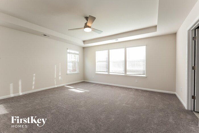 Building Photo - 558 Hillpark Ln