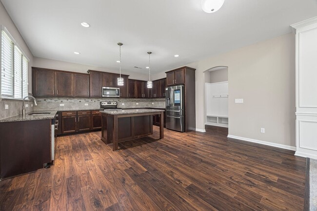 Building Photo - Spectacular 5 Bedrm, 3.5 Bath in the gated...