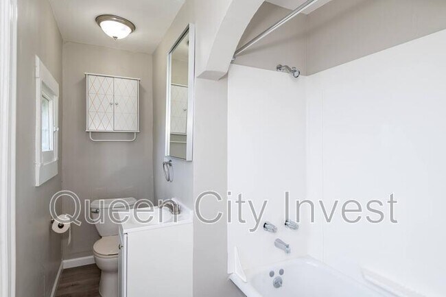 Building Photo - 115 E Foraker St