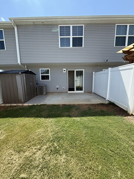 Building Photo - 103 Fernside Ct