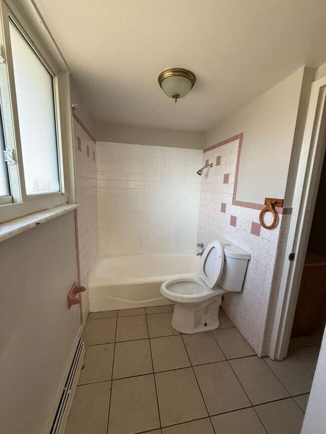 Building Photo - "Charming 3-Bed, 1 bath Sanctuary on Hallstead Drive - A Cozy 1189 Sq. Ft. Gem in St. Louis!"  No...