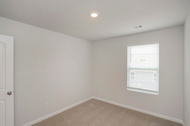 Building Photo - 250 Hazel Ln