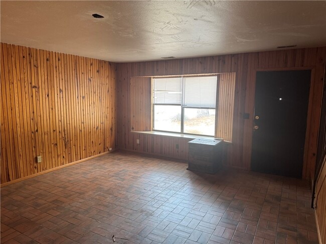 Building Photo - 645 W Adams St