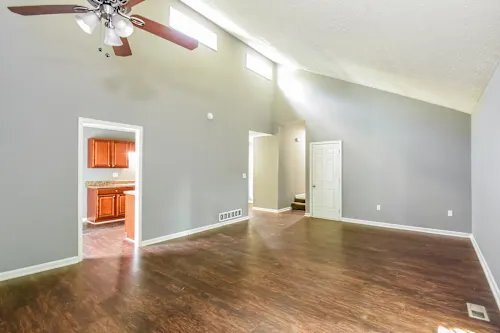 Building Photo - 6601 Valley Hill Dr