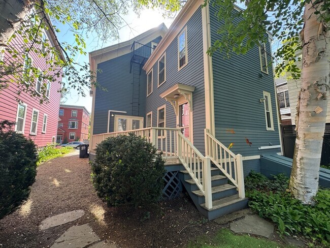 Building Photo - 30 Carver St