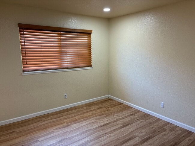 Building Photo - Comfortable place to call home
