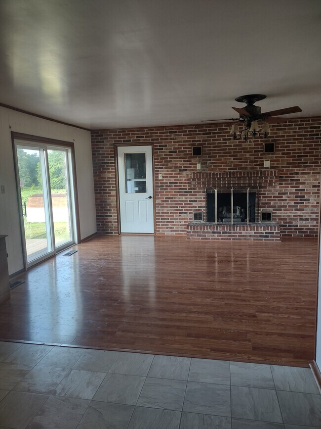 Building Photo - 1304 Theodore Rd