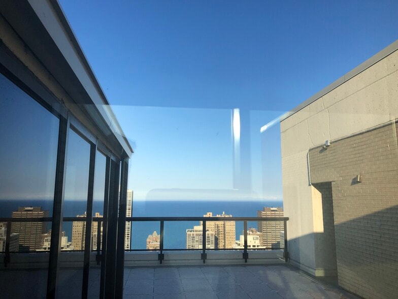 Building Photo - 1560 N Sandburg Ter