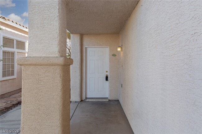 Building Photo - 2137 Polynesia Cir