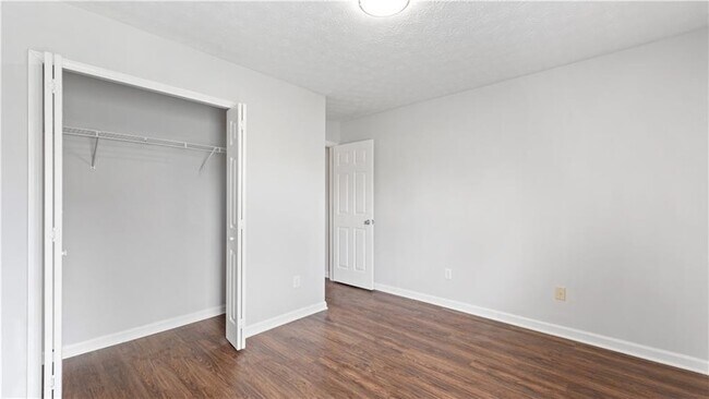 Building Photo - 317 Shasta Ln