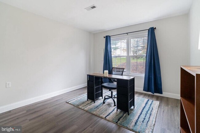 Building Photo - 5806 Shadbush Ct