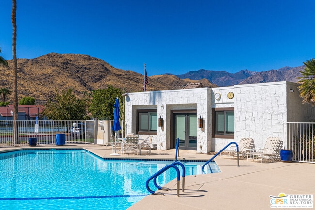 Building Photo - 4545 E 7 Lakes Dr