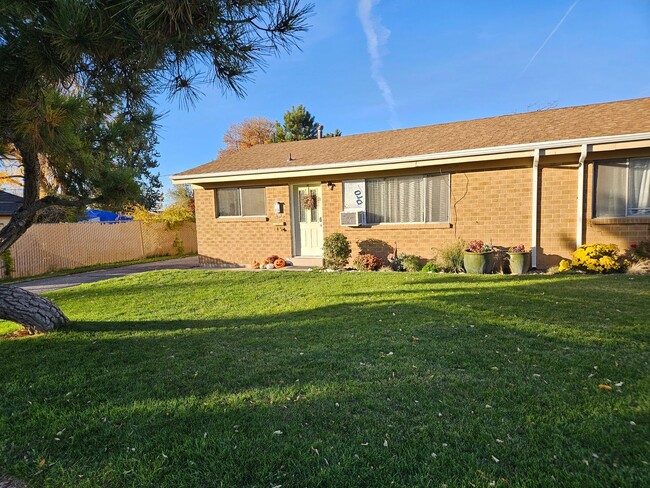 Primary Photo - 225-227 E 200 S