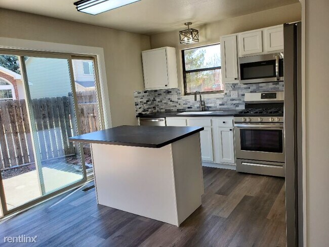 Building Photo - 5 br, 3 bath House - 596 Creekside Ct