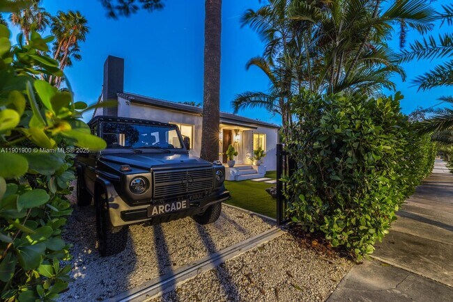 Building Photo - 901 NW 7th Street Rd