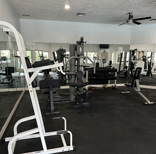 Building Photo - 4700 SW Archer Rd